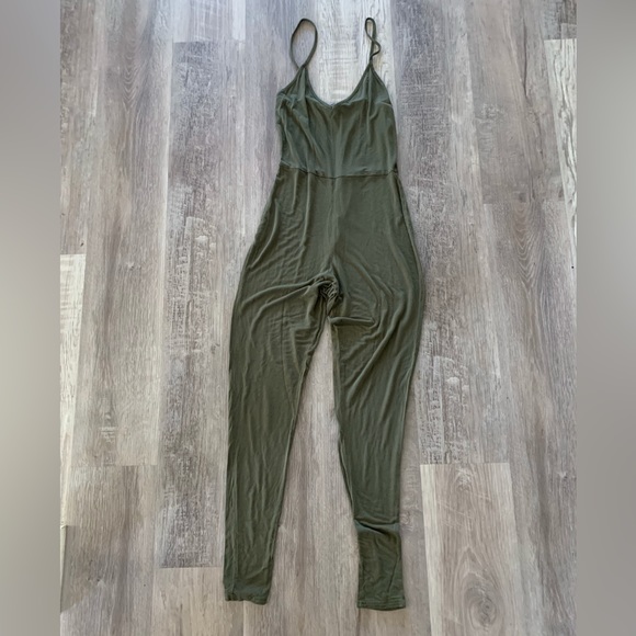 Pretty Little Thing 🧩‎ Olive green Jumper - Picture 3 of 5